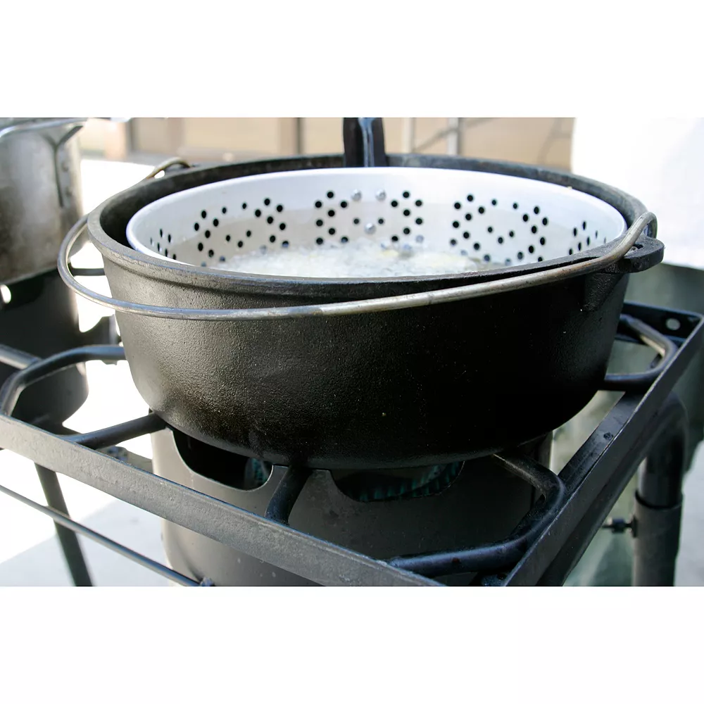 Camp Chef Champ Chef 2-pc. Pre-Seasoned Cast-Iron Pot 5 Camp Chef Champ Chef 2-pc. Pre-Seasoned Cast-Iron Pot - Image 3