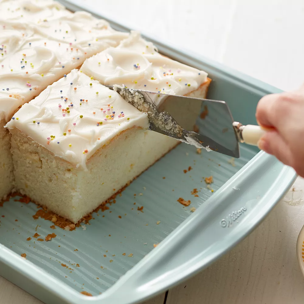 Wilton Texturra Performance Nonstick Bakeware 9" X 13" Pan 5 Wilton Texturra Performance Nonstick Bakeware 9" X 13" Pan - Image 3