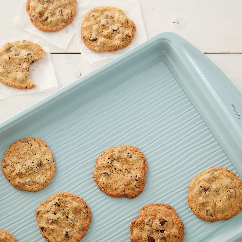 Wilton Texturra Performance Nonstick Bakeware Cookie Pan Set 4 Wilton Texturra Performance Nonstick Bakeware Cookie Pan Set - Image 2