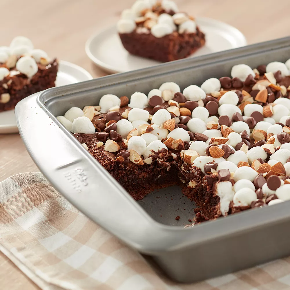 Wilton Ever-Glide Nonstick 9" X 13" Baking Pan 4 Wilton Ever-Glide Nonstick 9" X 13" Baking Pan - Image 2