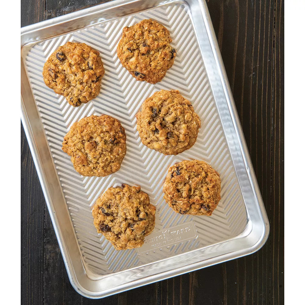 Nordic Ware Prism Quarter Sheet Pan 4 Nordic Ware Prism Quarter Sheet Pan - Image 2