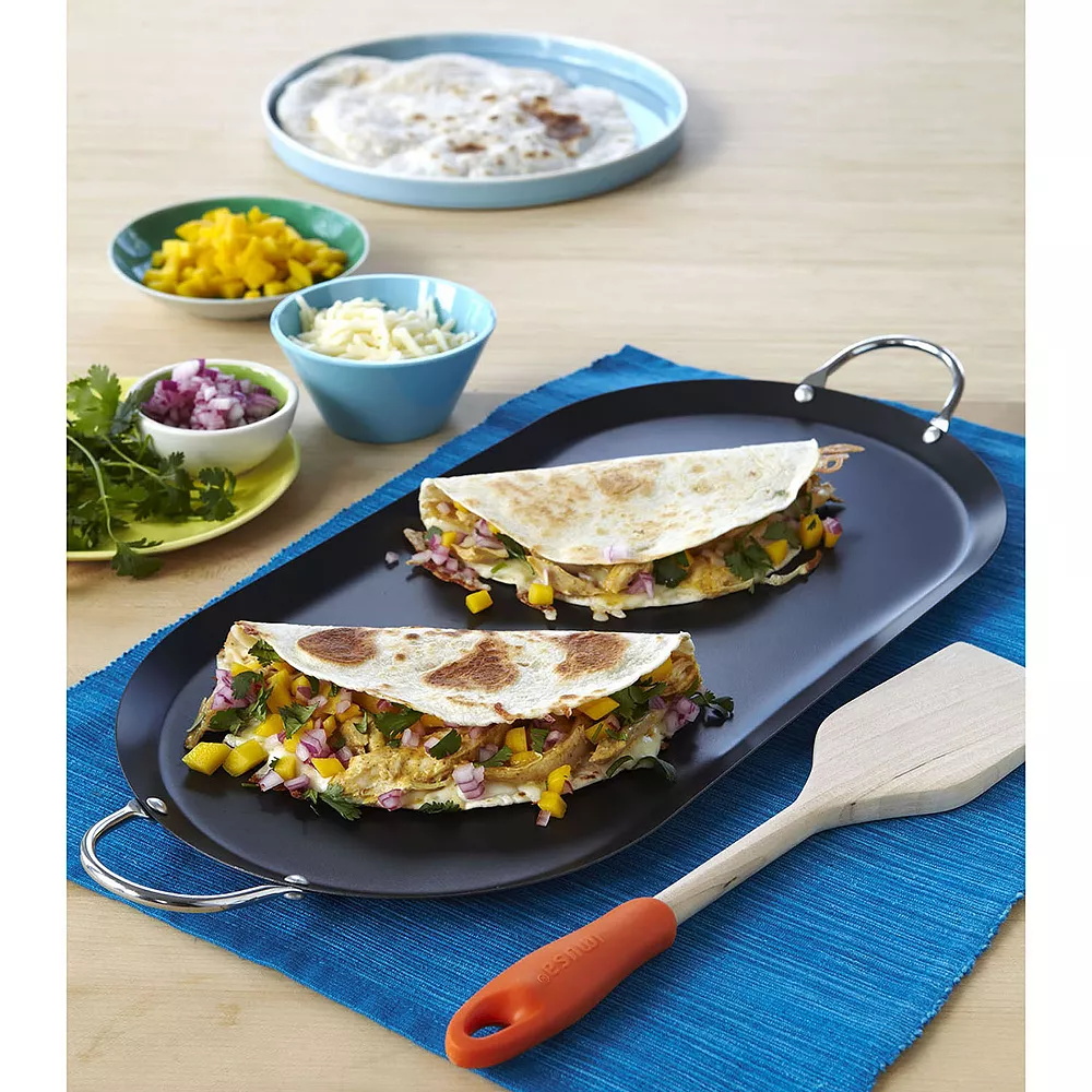 IMUSA 17-in. Carbon Steel Oval Comal With Metal Handles 4 IMUSA 17-in. Carbon Steel Oval Comal With Metal Handles - Image 2