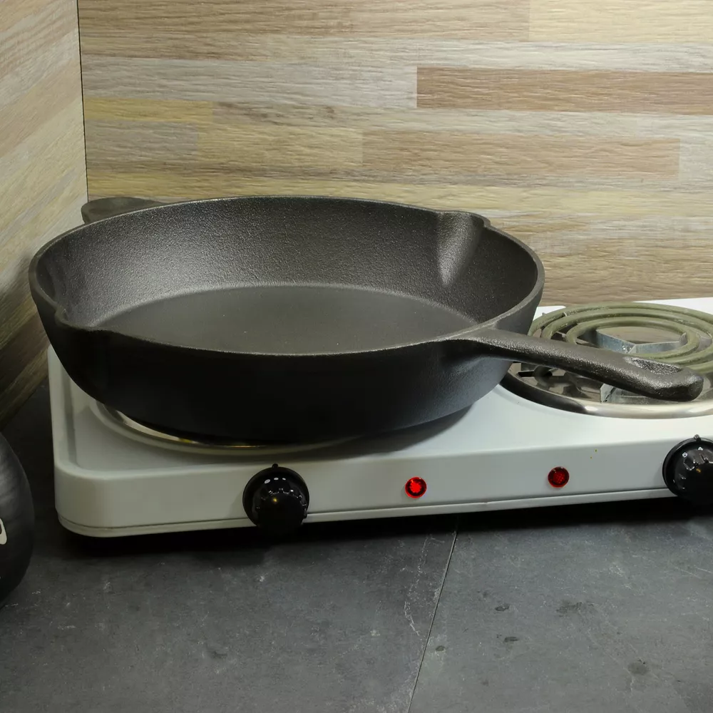 General Store Addlestone 12 In. Pre-Seasoned Round Cast Iron Frying Pan 6 General Store Addlestone 12 In. Pre-Seasoned Round Cast Iron Frying Pan - Image 4